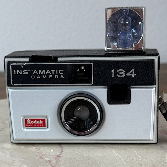 Vintage Real Kodak Instamatic 134 Camera - Black and Silver / Also Bag Charm - Picture 1 of 9